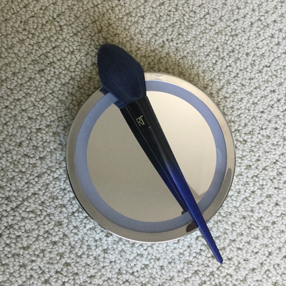 Travel mirror with ring light, magnifying